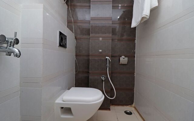 Capital O 30565 Pabitra Royal Regency