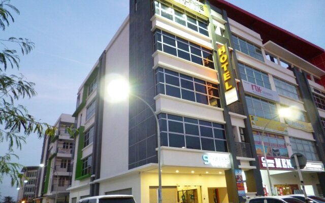 9 Square Hotel - Bangi