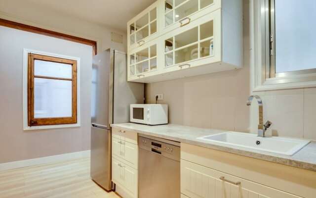 Cosy 3bed/2bath in Vibrant Eixample, Near Metro