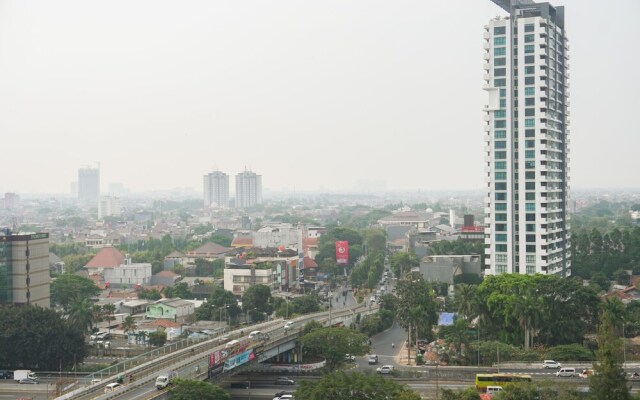 Warm and Cozy 1BR Puri Park View Apartment