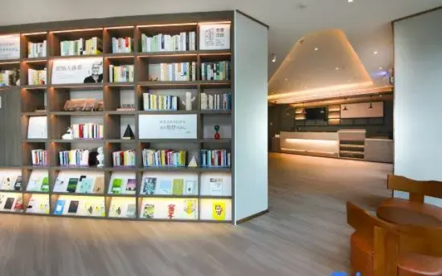 HanTing Hotel (Shenyang Jiangdong Street Subway Station)