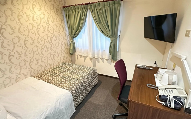 Futsukaichi Green Hotel