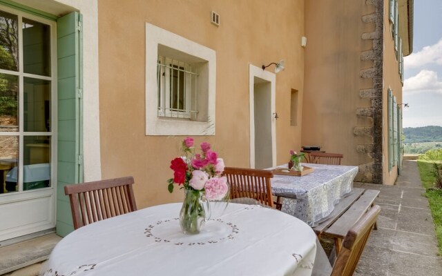 Secluded Holiday Home in Rustrel With Swimming Pool