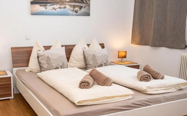 Holiday Flat with Pool Access