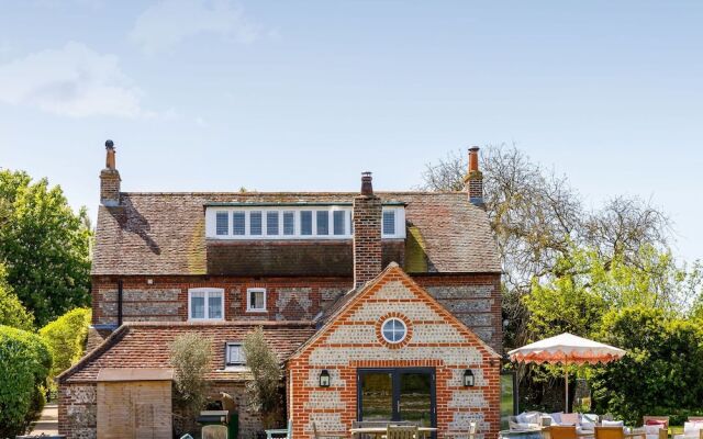 Impressive Country Estate Sleeps 17