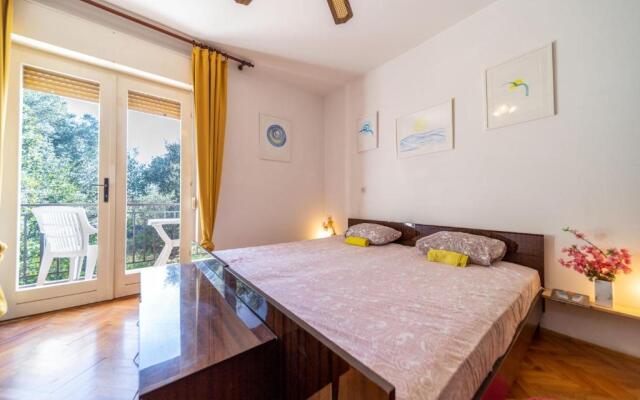 Fia 70s Beach Apartment