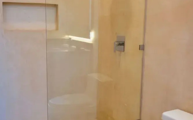 2 Br Prime Location Amazing Rooftop Pool