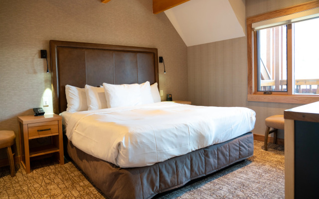 Moose Hotel And Suites