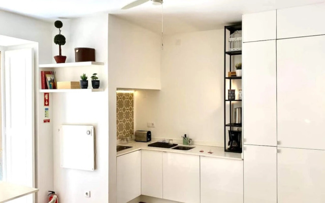 Modern Studio in the Historic Center of Bica