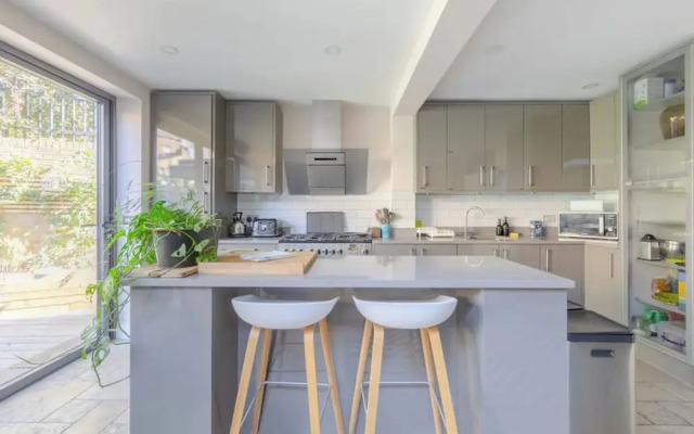 Beautiful & Modern 3BD House- Kennington!