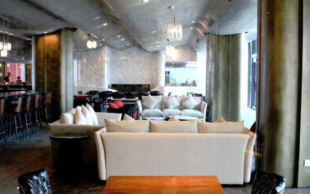 YOHO Hollywood Roosevelt Hotel