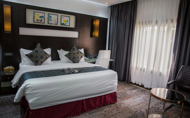 Green Point Hotel