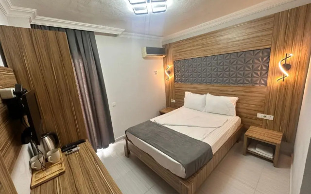 Royal Ezel Hotel