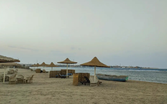 Dolphin Continental Hotel