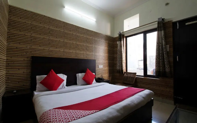 OYO 22932 Hotel Shiv Shanker