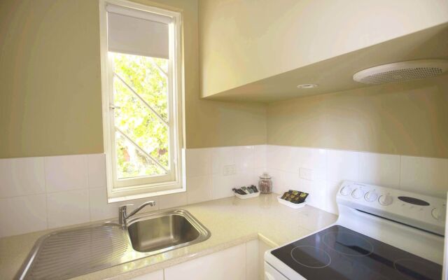 The Club Motel and Apartments