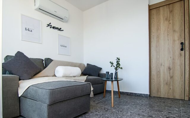 Phaedrus Living: Seaview Studio Suite Lighthouse 52