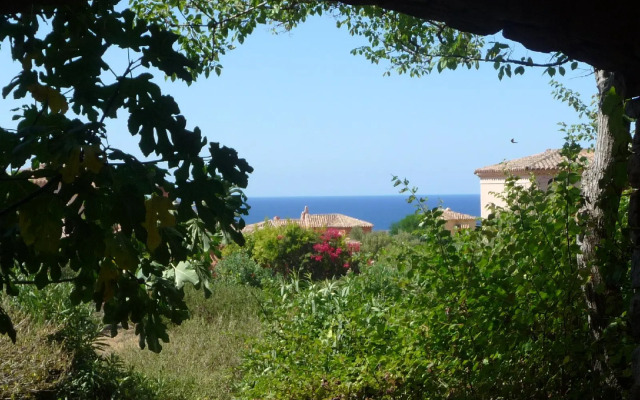 Calarossa Village