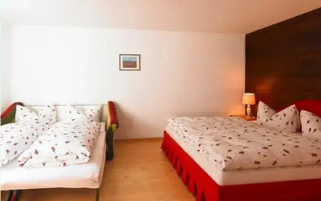 Hotel Garni Lodge Chesa Raetia