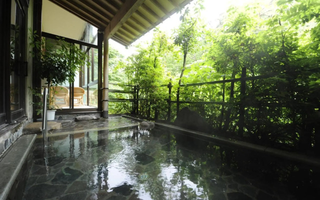 Yamanaka Onsen Shirasagiyu Tawaraya