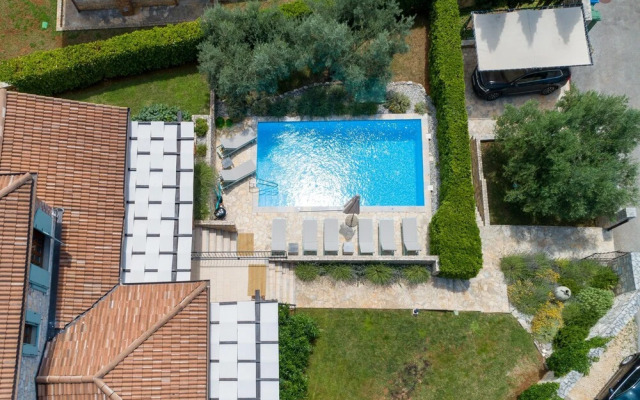 Vila Aryana With Pool