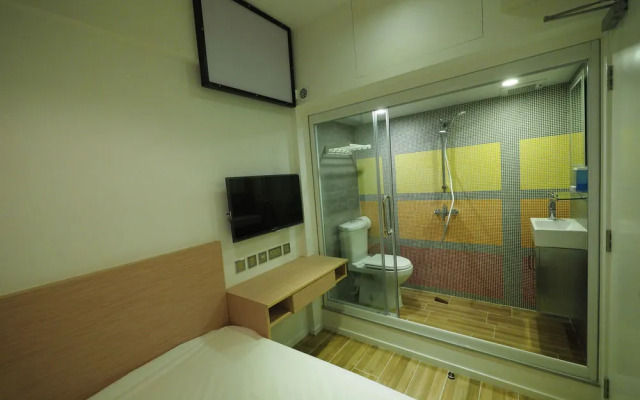 Panda's Hostel - Comics