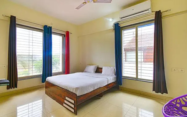 Fab Hotel Golden Leaf