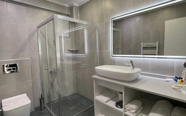 On4 Rooms & Suites