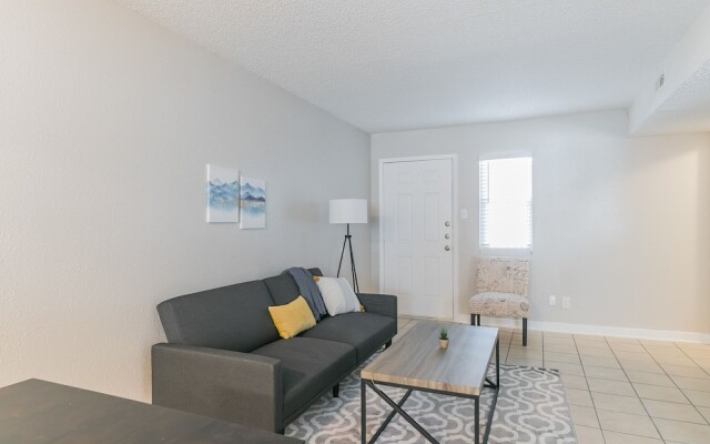 The Economy Suites of East Austin