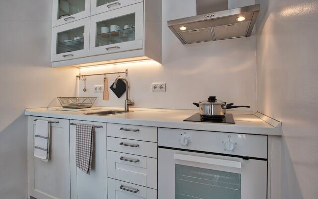 Portuguese Living Columbano Executive