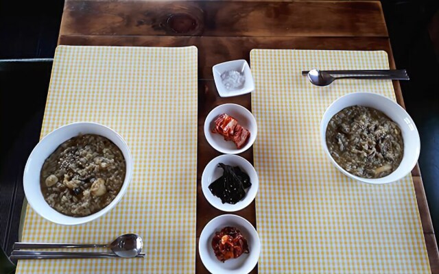 Jeju Kkamang House Pension