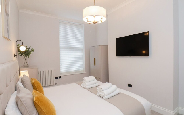 The Salisbury Apartment 201