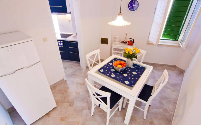 Rodrigo Apartments