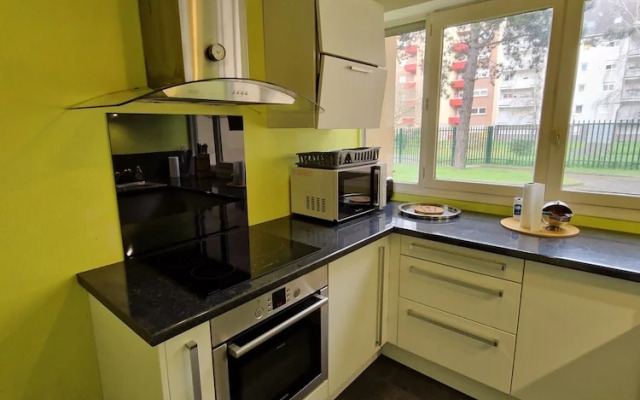 Cozy City Retreat With Balcony, Le Mans