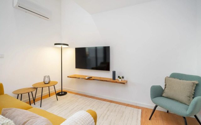 WHome Riverside View Premium Apartment w/ AC & Terrace