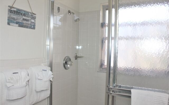 Jamaica Royale - 065 - 1 Br Apts