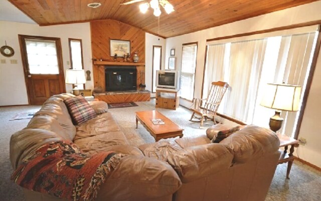 English - Three Bedroom Cabin