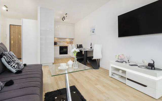 Obrońców Wybrzeża Gdynia by Renters