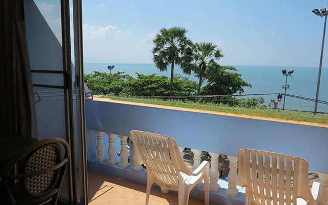 Richman Poorman Guesthouse