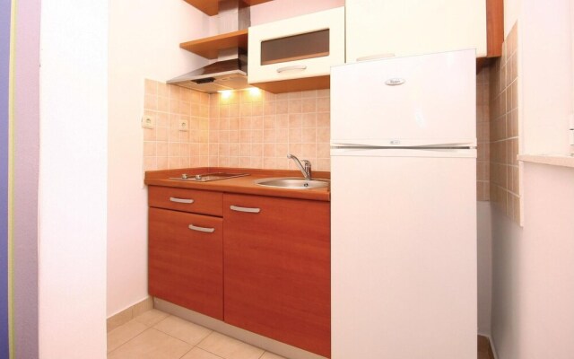 Nice Home in Skradin with Hot Tub, WiFi & 4 Bedrooms