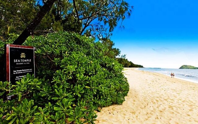 Temple 121 Palm Cove With Courtyard