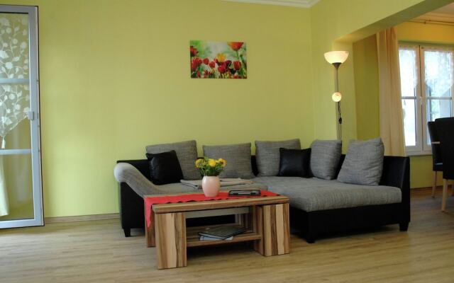Spacious Seaside Apartment in Pepelow