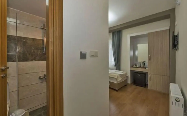 Metrolux Hotel