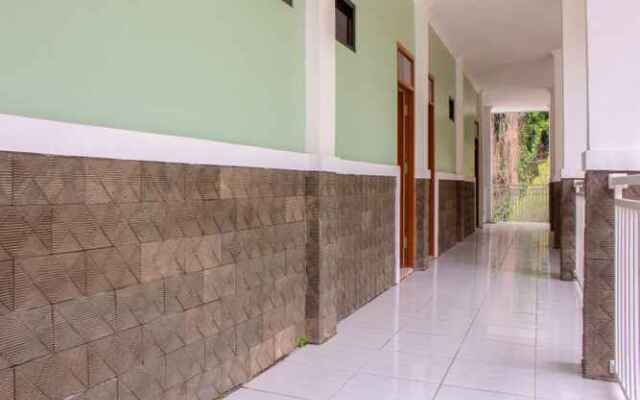 OYO 3699 Edotel Smkn 1 Cipanas Syariah