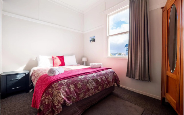Hotel Lake Brunner