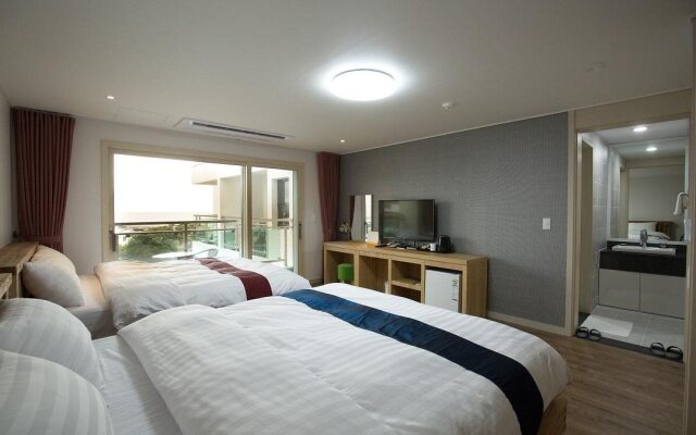 Cheonjiyeon Crystal Hotel