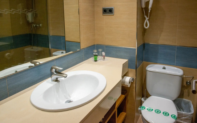 Caprici Beach Hotel & Spa