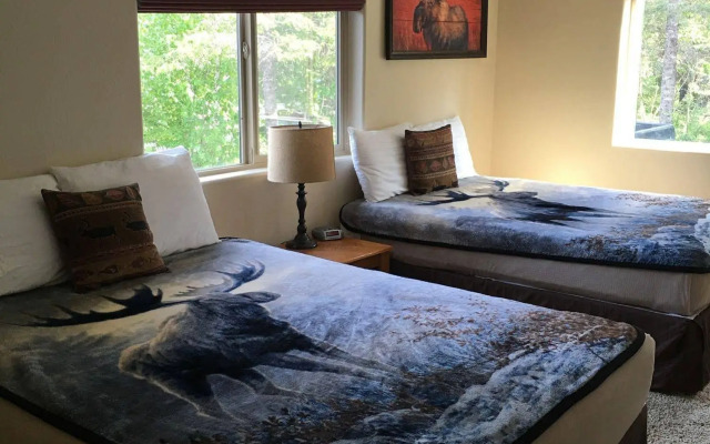 Twin Peaks Lodge and RV Park