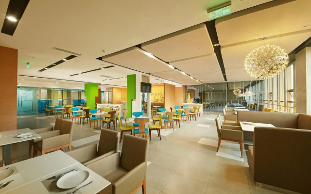 Holiday Inn Express Leshan City Square