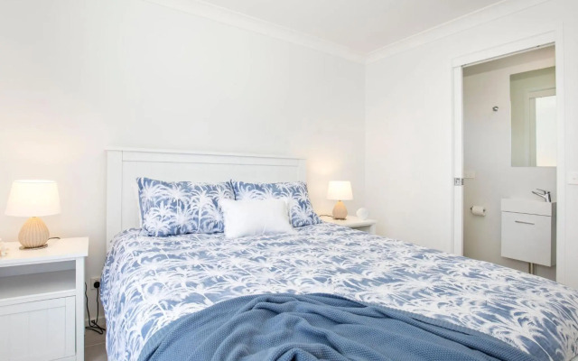 Sandy Feet Retreat - Pet Friendly - 1 Min Walk to Beach